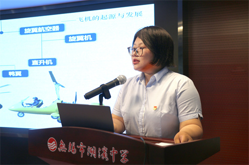 03航空工业软件工程师朱晨雨带来精彩讲座.JPG