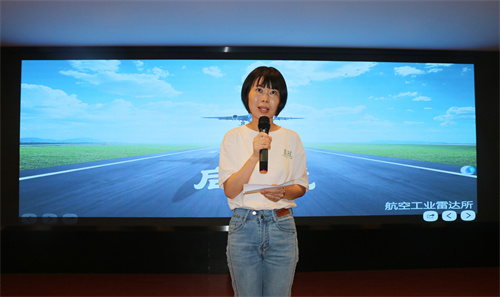 02教务处许肖洁主任主持活动.JPG