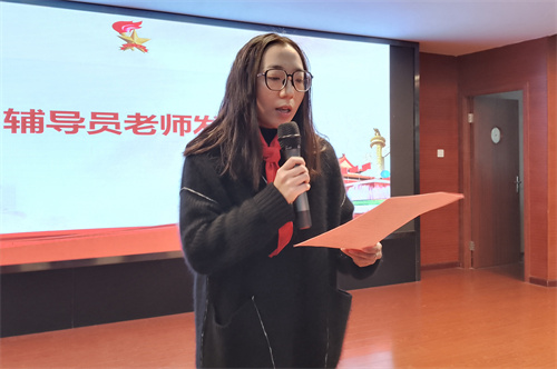 09辅导员代表李杨老师发言_副本.jpg